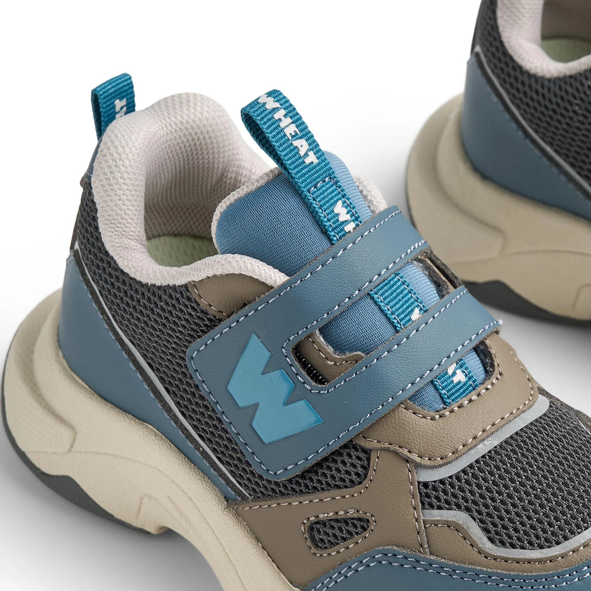 Cove Sneakers