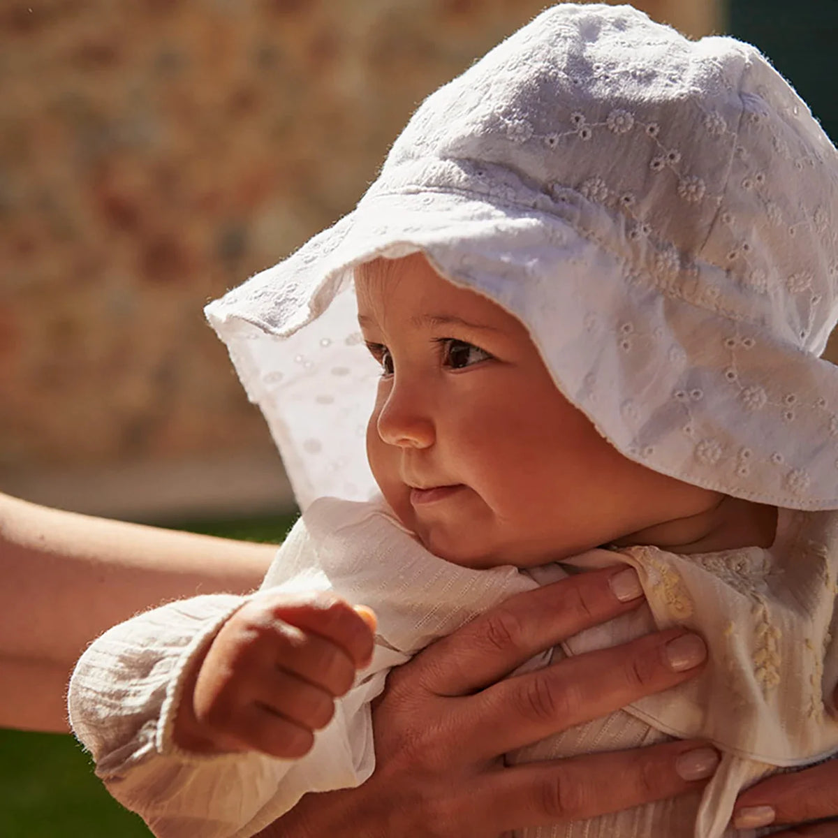 Anne Sun hat